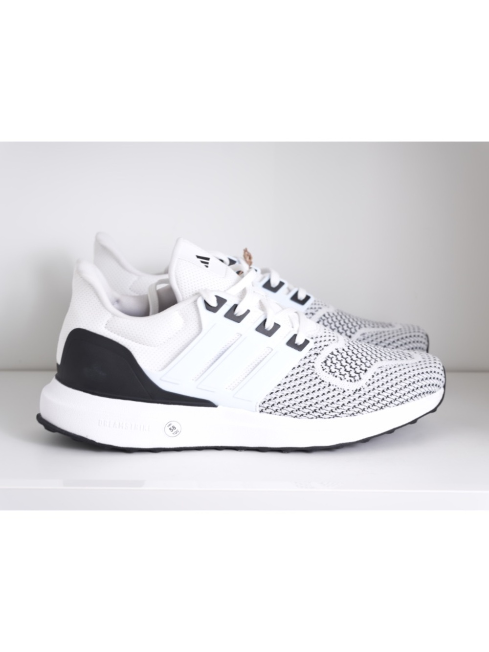 Adidas UltraDream DNA White Black JS0320 Men’s Running Gym Shoes Sz 10.5